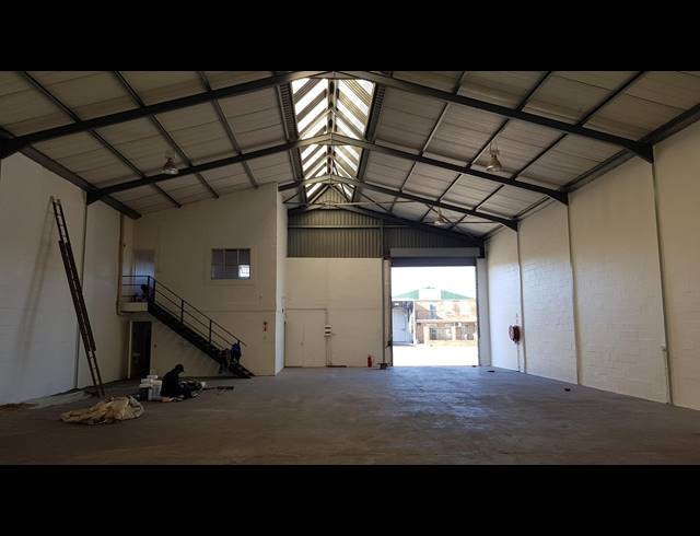 400M² FACTORY TO LET IN SAXENBURG PARK 1